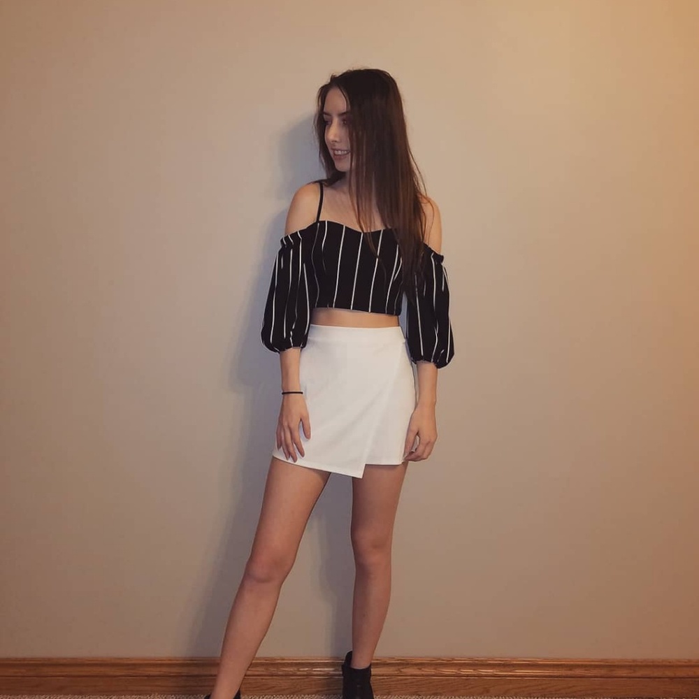 Black and white crop top